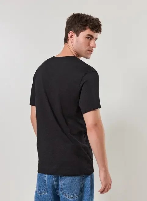 camiseta básica em malha leve camiseta básica em malha leve