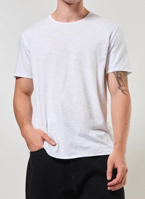 camiseta básica em malha leve camiseta básica em malha leve