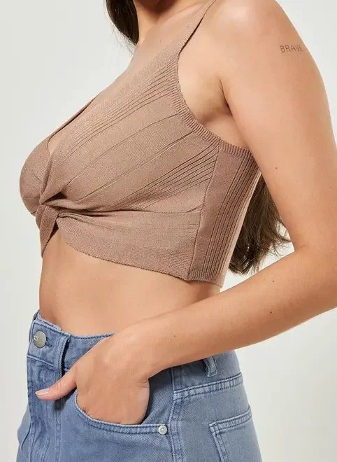 top torcido em tricô canelado top torcido em tricô canelado