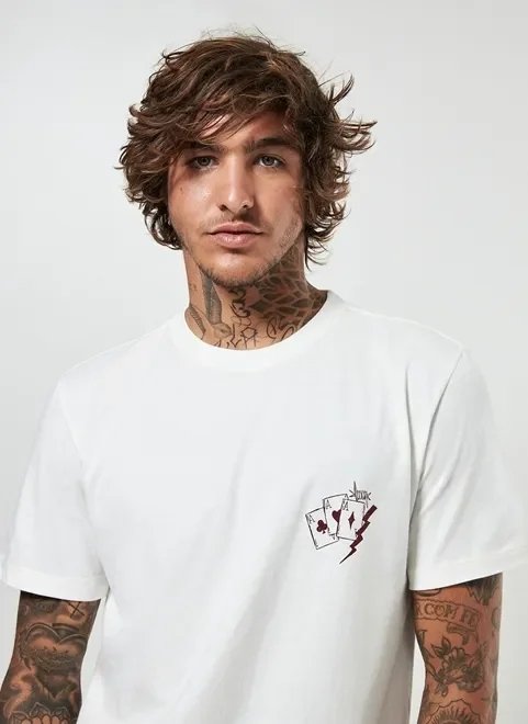 camiseta estampa flash tattoos nas costas camiseta estampa flash tattoos nas costas