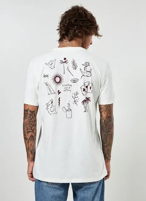 camiseta estampa flash tattoos nas costas camiseta estampa flash tattoos nas costas