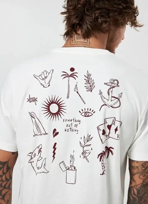 camiseta estampa flash tattoos nas costas camiseta estampa flash tattoos nas costas