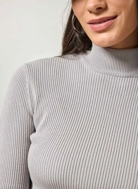 blusa manga longa com golinha em tricô cinza blusa manga longa com golinha em tricô cinza