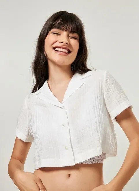camisa cropped de manga curta texturizada camisa cropped de manga curta texturizada