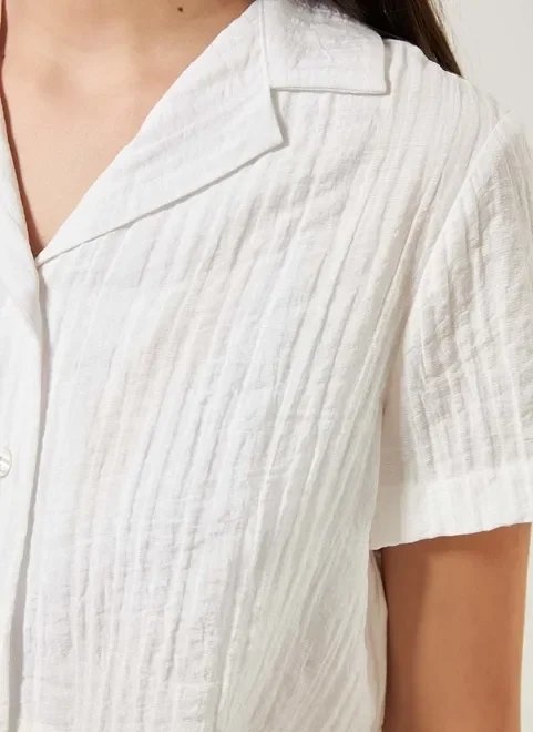 camisa cropped de manga curta texturizada camisa cropped de manga curta texturizada