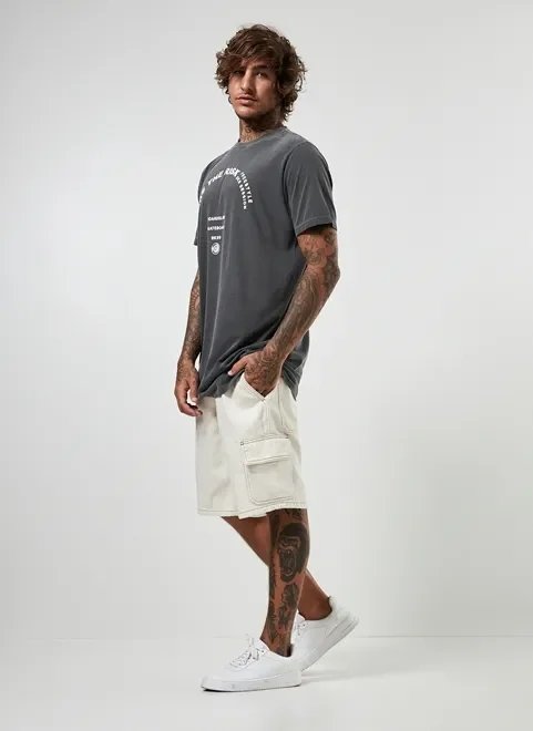 bermuda cargo em sarja off-white bermuda cargo em sarja off-white