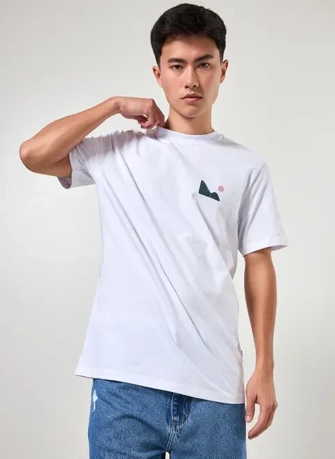 camiseta branca estampa nas costas camiseta branca estampa nas costas