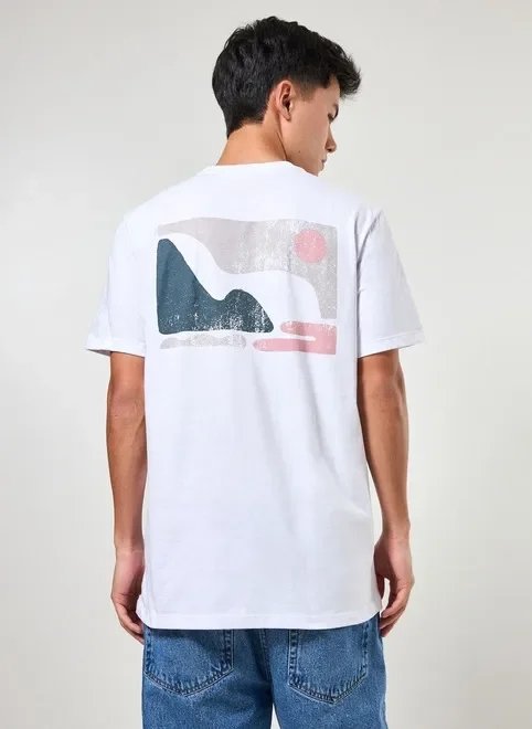 camiseta branca estampa nas costas camiseta branca estampa nas costas