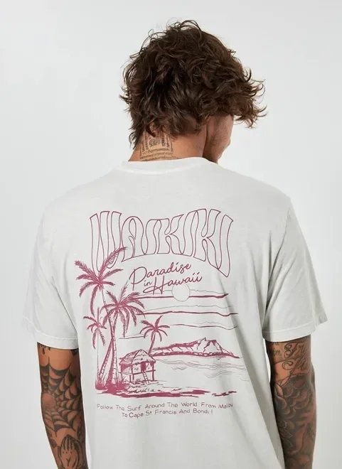 camiseta estonada estampa praiana nas costas camiseta estonada estampa praiana nas costas
