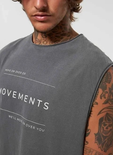 regata preta estonada com escrito regata preta estonada com escrito