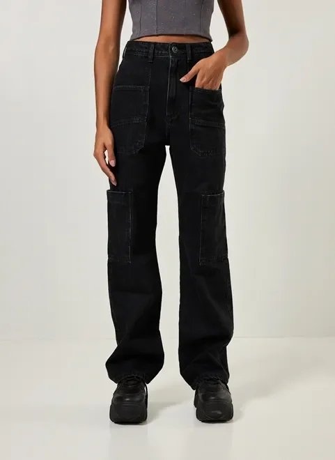 calça wide leg cargo em jeans preto calça wide leg cargo em jeans preto