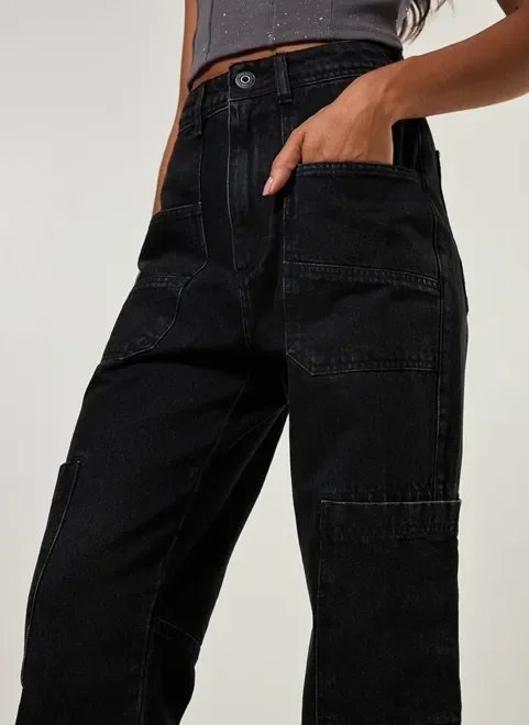 calça wide leg cargo em jeans preto calça wide leg cargo em jeans preto