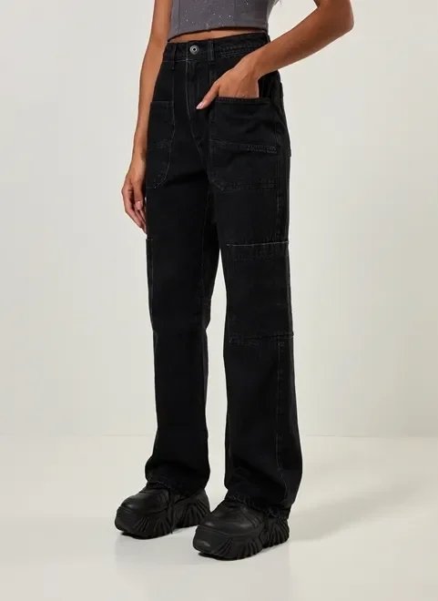 calça wide leg cargo em jeans preto calça wide leg cargo em jeans preto