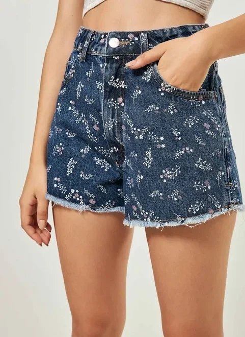 short jeans escuro com florzinhas short jeans escuro com florzinhas