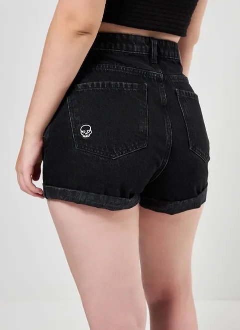 short mom jeans preto caveirinhas short mom jeans preto caveirinhas