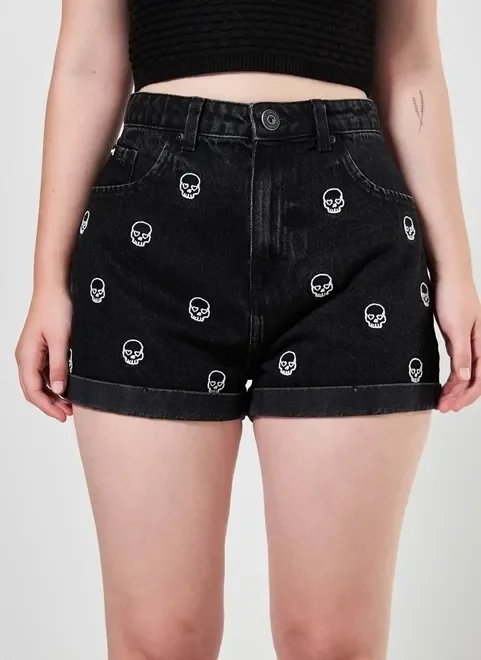 short mom jeans preto caveirinhas short mom jeans preto caveirinhas