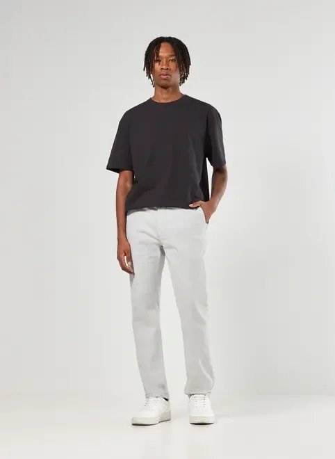 calça chino slim em sarja cinza calça chino slim em sarja cinza