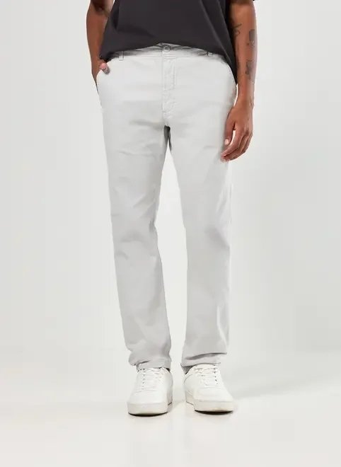 calça chino slim em sarja cinza calça chino slim em sarja cinza