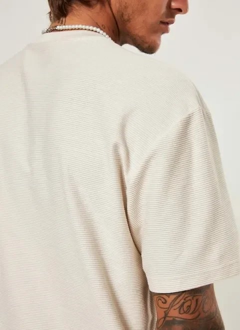 camiseta box clara com textura camiseta box clara com textura