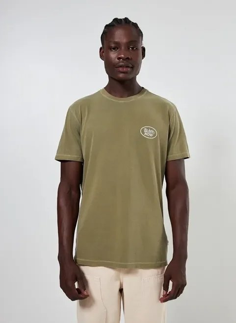 camiseta verde estonada frase be here camiseta verde estonada frase be here