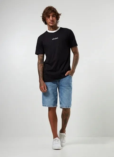 camiseta preta com detalhes em branco camiseta preta com detalhes em branco