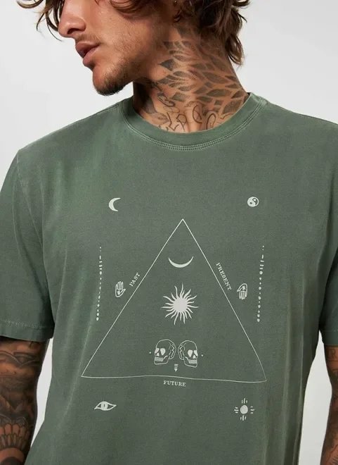 camiseta verde militar estampa mística camiseta verde militar estampa mística