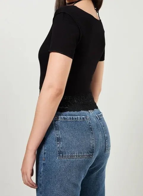 blusa com barra de renda blusa com barra de renda