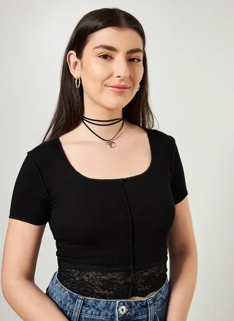 blusa com barra de renda blusa com barra de renda