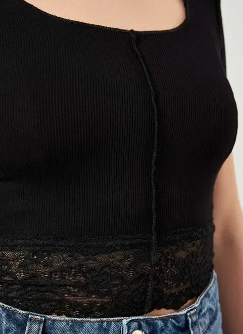 blusa com barra de renda blusa com barra de renda