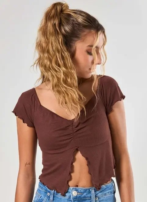 blusa manguinha curta com fenda blusa manguinha curta com fenda