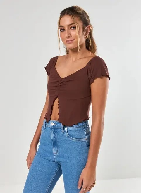 blusa manguinha curta com fenda blusa manguinha curta com fenda