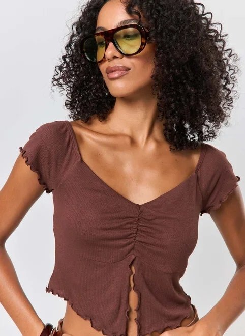 blusa manguinha curta com fenda blusa manguinha curta com fenda