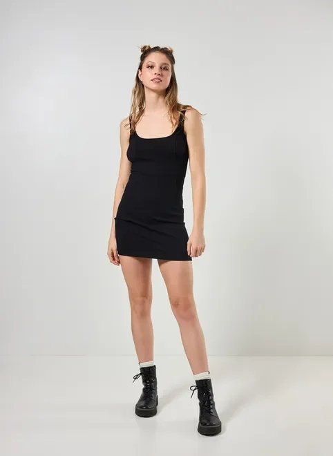 vestido tubinho com costuras marcantes vestido tubinho com costuras marcantes