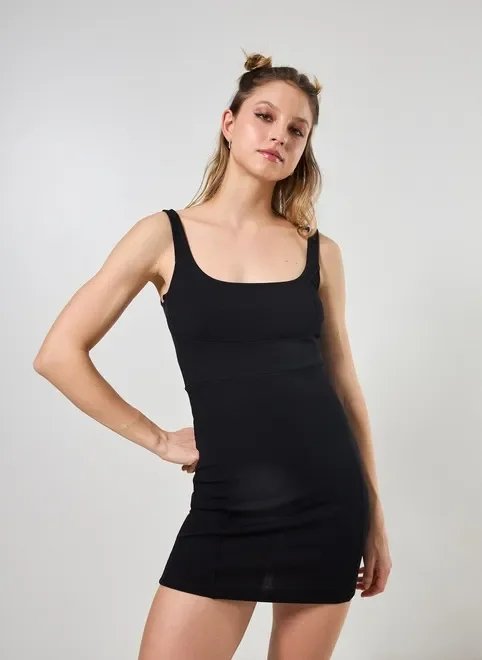vestido tubinho com costuras marcantes vestido tubinho com costuras marcantes