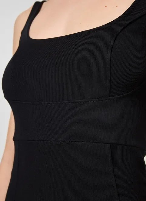 vestido tubinho com costuras marcantes vestido tubinho com costuras marcantes