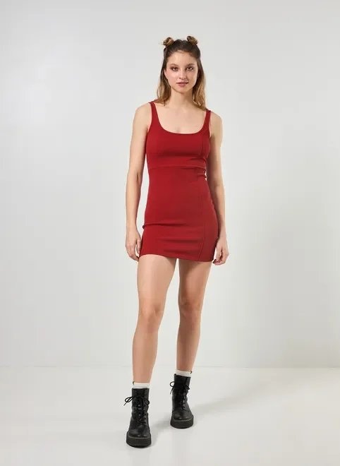 vestido tubinho com costuras marcantes vestido tubinho com costuras marcantes