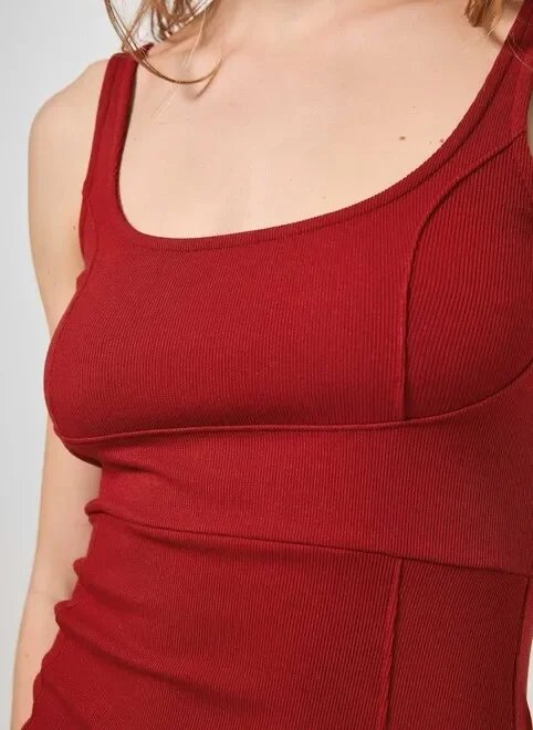 vestido tubinho com costuras marcantes vestido tubinho com costuras marcantes