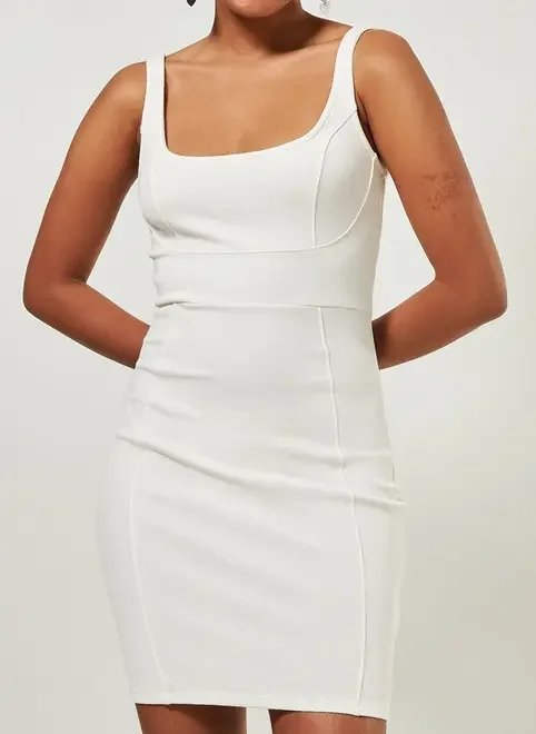 vestido tubinho com costuras marcantes vestido tubinho com costuras marcantes