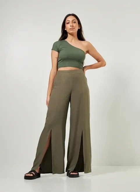 calça pantalona com fendas calça pantalona com fendas