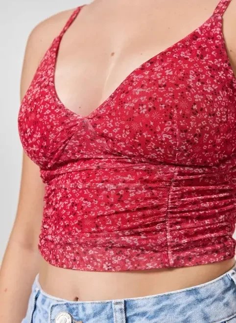 cropped com tule vermelho estampado cropped com tule vermelho estampado