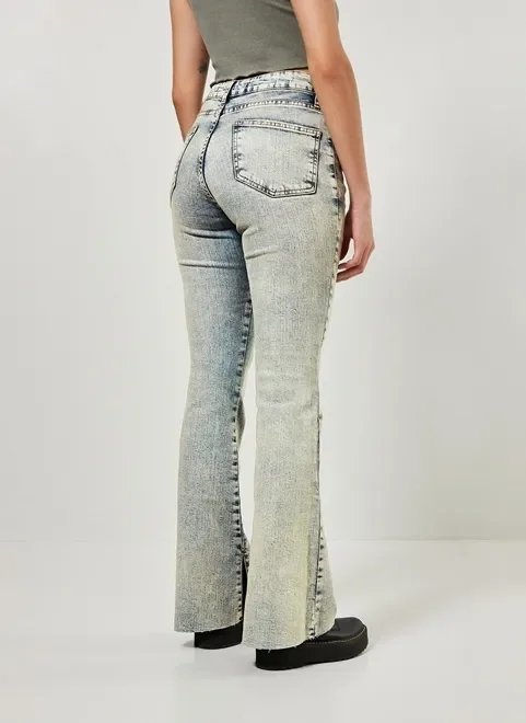 calça jeans flare com fendas calça jeans flare com fendas