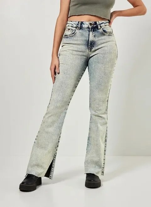calça jeans flare com fendas calça jeans flare com fendas