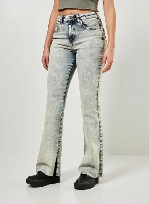 calça jeans flare com fendas calça jeans flare com fendas
