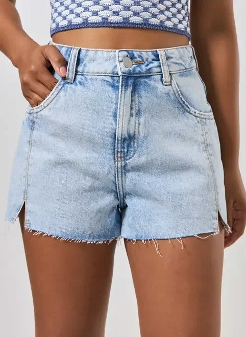 short jeans com fendinha short jeans com fendinha