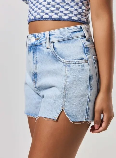 short jeans com fendinha short jeans com fendinha