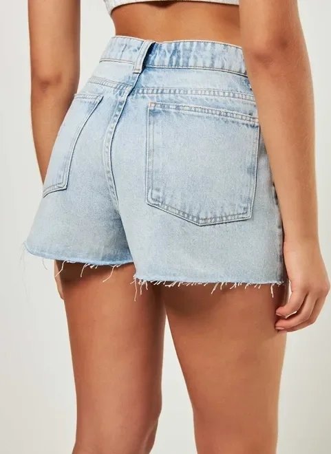 short jeans com cinto cargo removível short jeans com cinto cargo removível