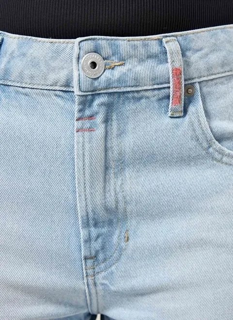 short jeans runner com bordado short jeans runner com bordado