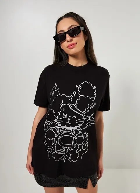 camiseta super oversized estampa prateada camiseta super oversized estampa prateada