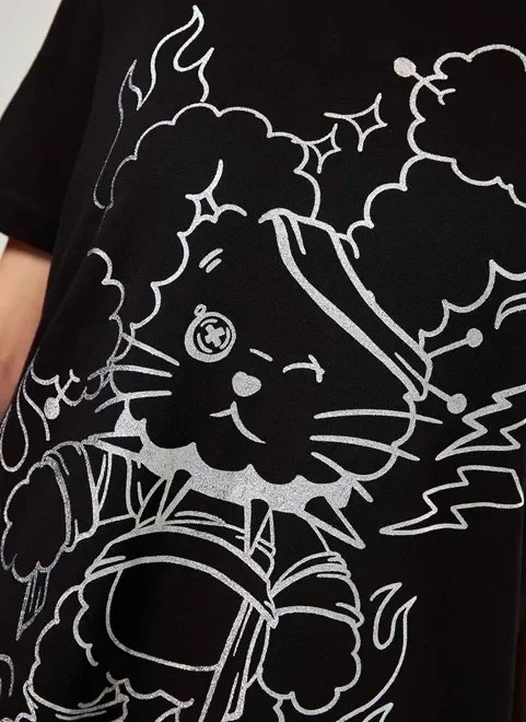 camiseta super oversized estampa prateada camiseta super oversized estampa prateada