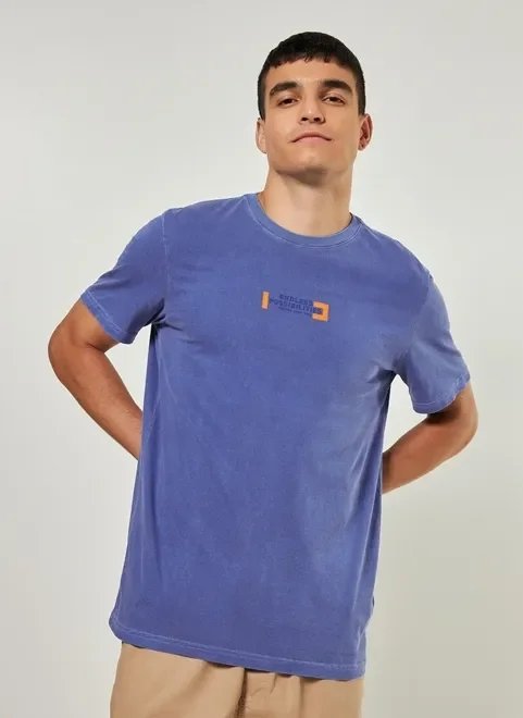 camiseta estonada azul com escrito camiseta estonada azul com escrito